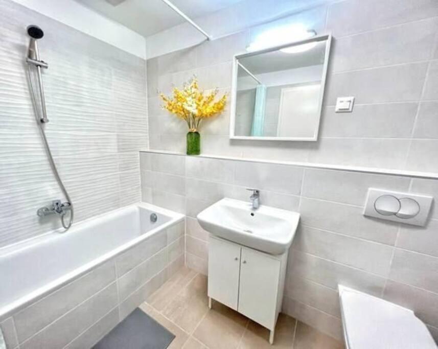 B104 - Liberty Bridge Lovely Home With Free Parking Budapest Exterior foto